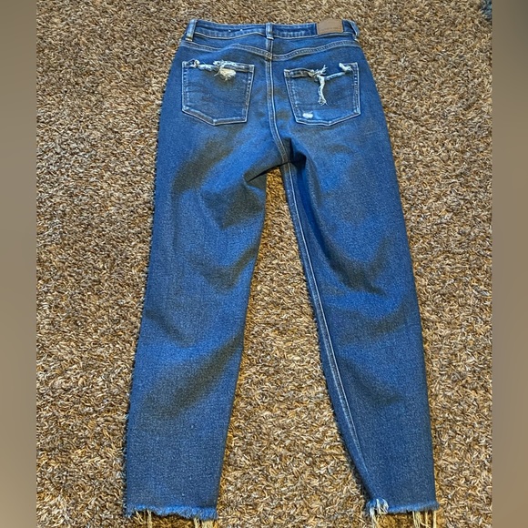 AE Ripped Jeans, size 4 regular - Picture 2 of 4